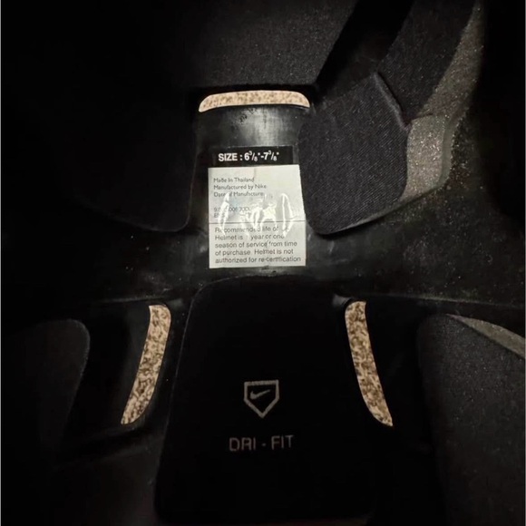 Nike baseball or softball batting helmet 6 3/8-7 3/8 with Dri-FIT padding - Picture 2 of 3